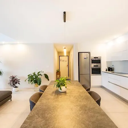 Ngh12 - Lovely And Spacious 2 Bedroom *