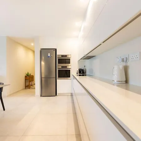 Apartment Ngh12 - Lovely And Spacious 2 Bedroom