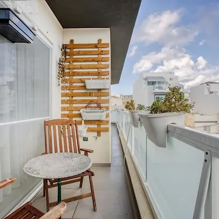 Ngh12 - Lovely And Spacious 2 Bedroom *