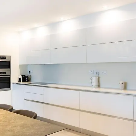 Ngh12 - Lovely And Spacious 2 Bedroom Apartment