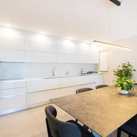 Apartment Ngh12 - Lovely And Spacious 2 Bedroom