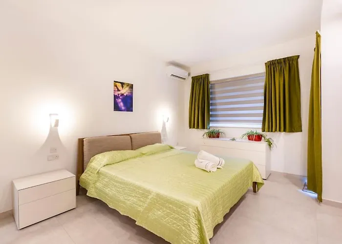 Ngh12 - Lovely And Spacious 2 Bedroom Apartment *