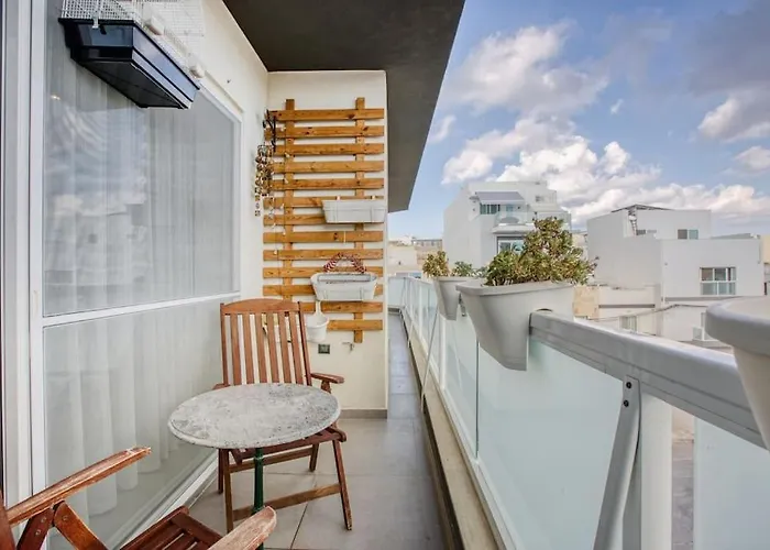 Ngh12 - Lovely And Spacious 2 Bedroom *