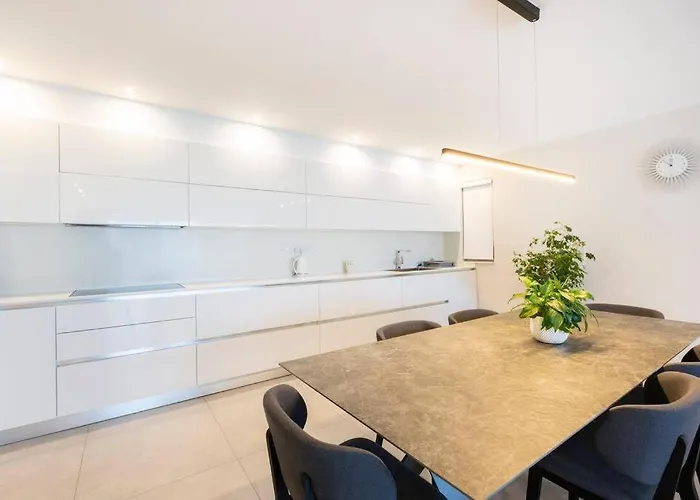 Apartment Ngh12 - Lovely And Spacious 2 Bedroom